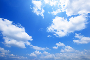 南国沖縄の紺碧の空と夏雲