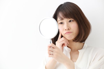 スキンケア・考える女性