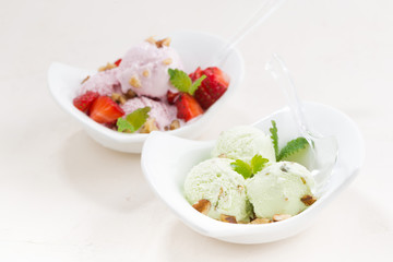 pistachio and strawberry ice cream