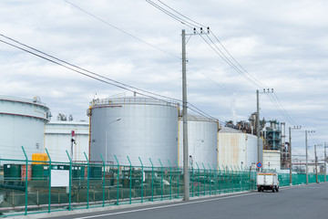 Obraz premium Oil tank in industrial plant