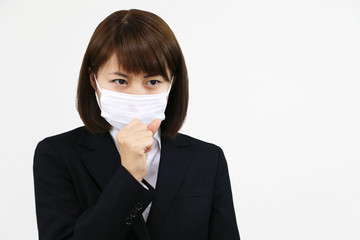 咳をする若い女性