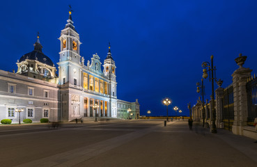 Fototapeta na wymiar Night view of Cathedral Santa Maria la Real de La Almudena in Madrid, Spain
