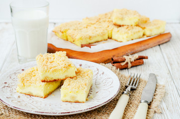 
rustic grated cheese cake with berries , with blueberries and milk on a wooden background