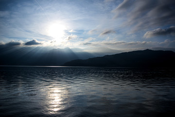 Alba al lago d'Iseo