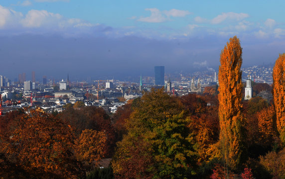 Aussicht mit Herbstpracht im Züricher-Seefeld © gmcphotopress