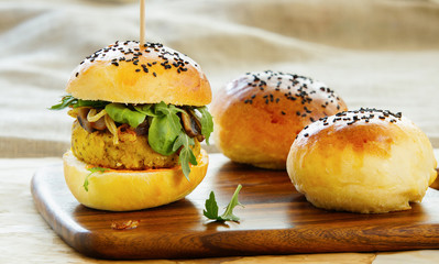 vegeterian burgers with beetroot and cheakpea