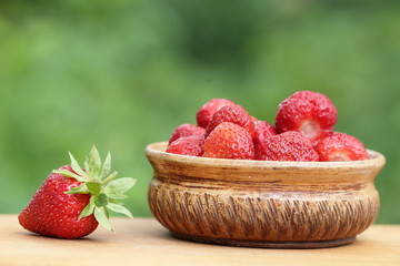 клубника на природе