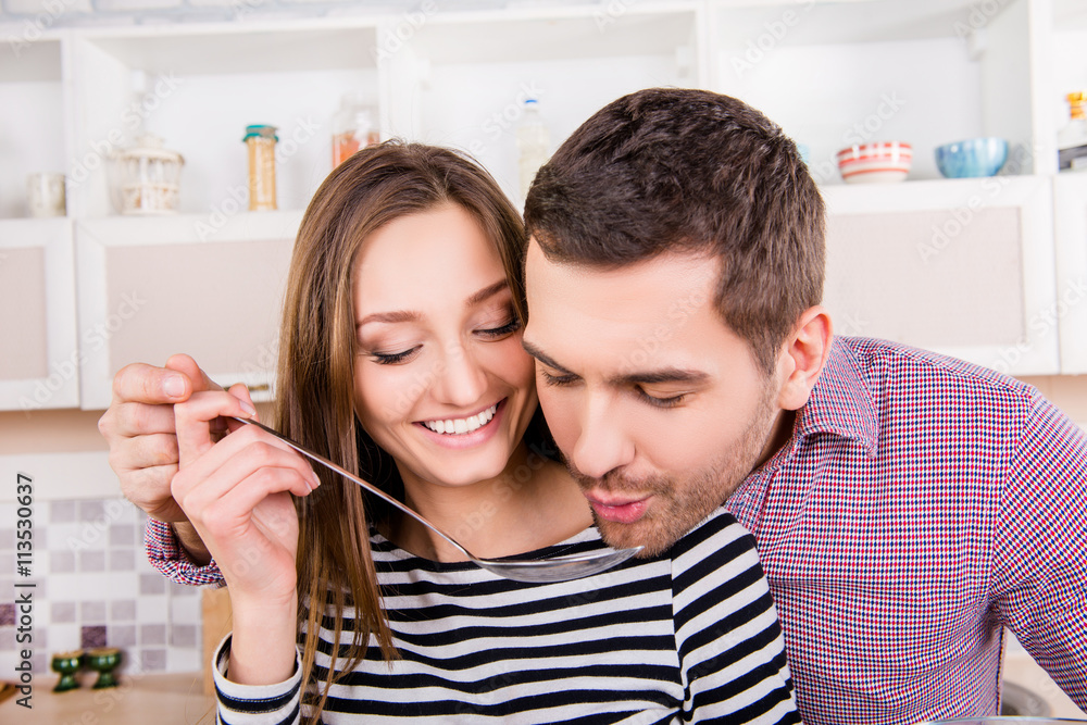 Poster Close up portrait of loving couple chilling hot meal