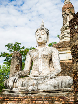 Buddha statue at Wat Traphang Ngoen, an ancient temple in Sukhothai Historical Park, Sukhothai, Thailand. 