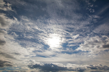 Obraz premium White fluffy storm clouds in blue sky