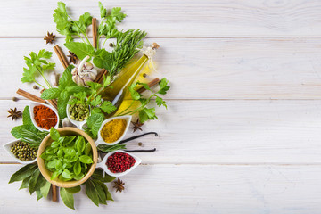 Especias, hierbas y condimentos para la comida