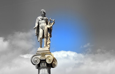 Apollon wacht am Eingang der Akademie der Wissenschaften