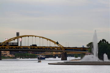 Obraz premium Confluence of Allegheny and Monongahela to Ohio River