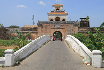 Fototapeta na wymiar The palace gate, Imperial moat