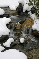 Bergbach im Winter