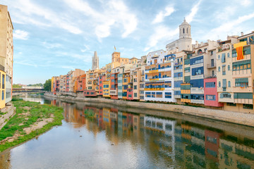 Fototapeta na wymiar Girona. Multi-colored facades of houses on the river Onyar.