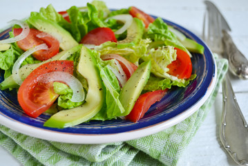 Salad with avocado, tomato, romaine lettuce and olive oil dressi