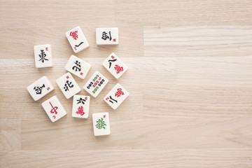 Mahjong board game pieces lying on wood table from above with copyspace. Concept of asian or chinese leisure activity, recreation and traditional games. - 113565009