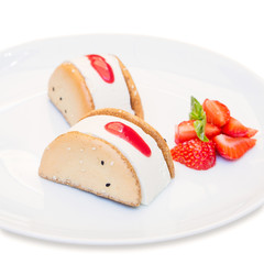 Ice sandwich with strawberry