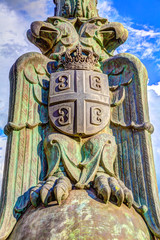 Obraz premium Eagles with shields and crowns at the bottom of the mast, in front of Serbian Parliament.