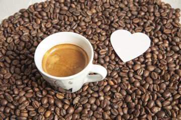 Filiżanka mocnej kawy espresso.