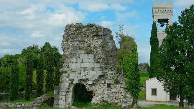 rovine del castello di Fagagna, Friuli, Italia