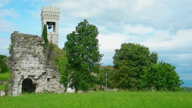 rovine del castello di Fagagna, Friuli, Italia