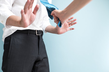 怒られるビジネスマン