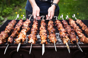 chef grilling lamb ribs on flame - obrazy, fototapety, plakaty
