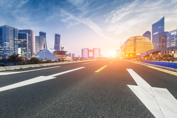 Fototapeta premium Asphalt roads and beautiful scenery of the city at night in Hangzhou