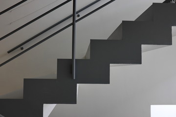 escalier géométrique de profil © Bruno Bleu