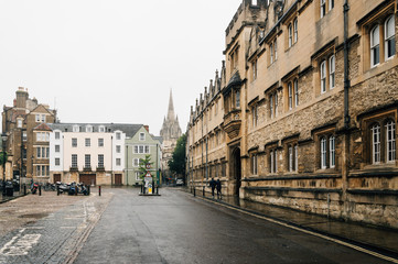 Fototapeta na wymiar Street of Oxford a rainy and misty day with no people 