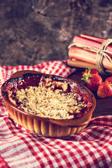pie crumble with strawberries and rhubarb