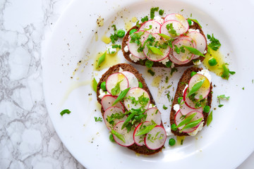 toast with ricotta, radish and green peas