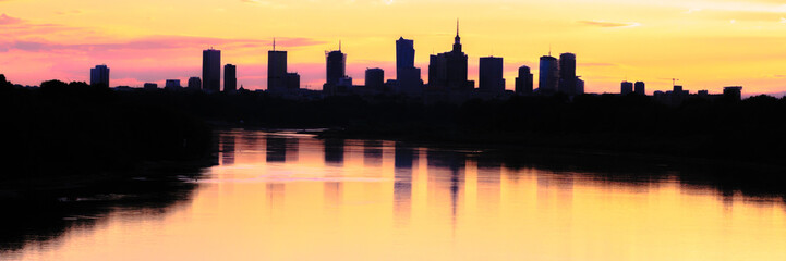 Warszawa o zmierzchu z Mostu Siekierkowskiego © Ralfik D