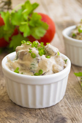 The sauce with mushrooms