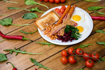 Hot Healthy White Eggs With Vegetables