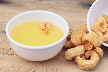 Oil fried pork skin