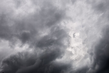 Cielo grigio nuvoloso