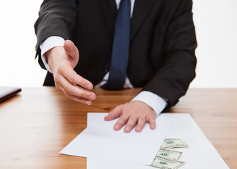 Obraz premium Businessman offering a cooperation and money