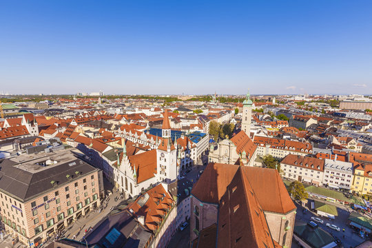 Germany, Munich, view to the old town with Heilig-Geist-Kirche and old city hall