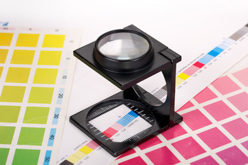 Loupe with CMYK color scales