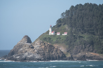 Fototapeta na wymiar Lighthouse overlooking Oregon coastline