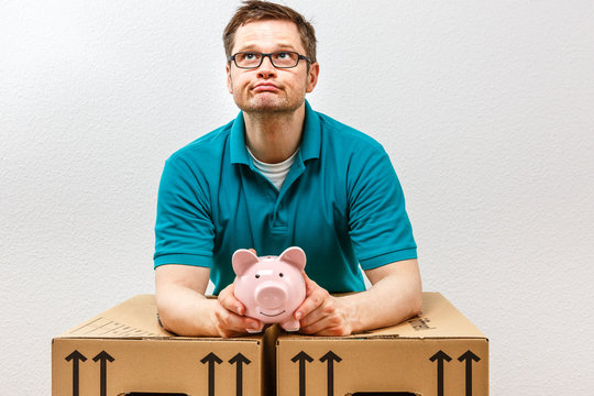 Teurer Umzug, entt&auml;uschter Mann, Konzept