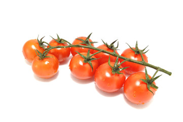 Красные помидоры черри на белом фоне крупным планом макро сельское хозяйство