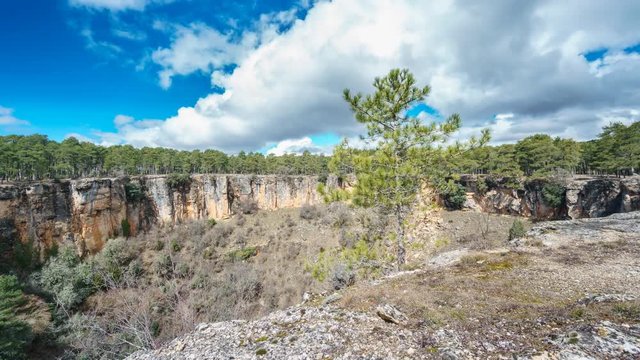 Wide angle sliding camera time lapse of deep collapse, Cuenca