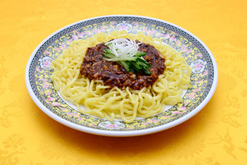 ジャージャー麺