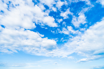 Fototapeta premium White cloud on blue sky