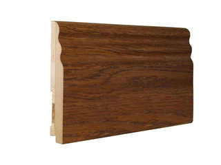 Плинтус шпонированный