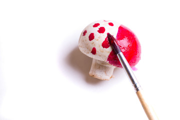 Champignon painted in red